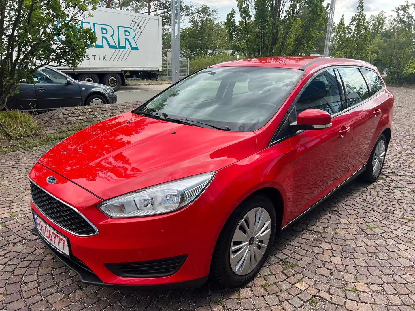 Ford Focus Turnier 1.5 TDCI 70 KW Klima Euro 6 Rot - 1