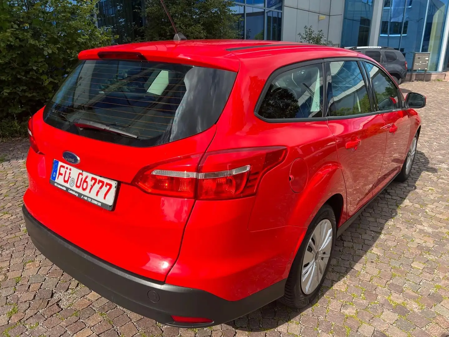 Ford Focus Turnier 1.5 TDCI 70 KW Klima Euro 6 Rot - 2