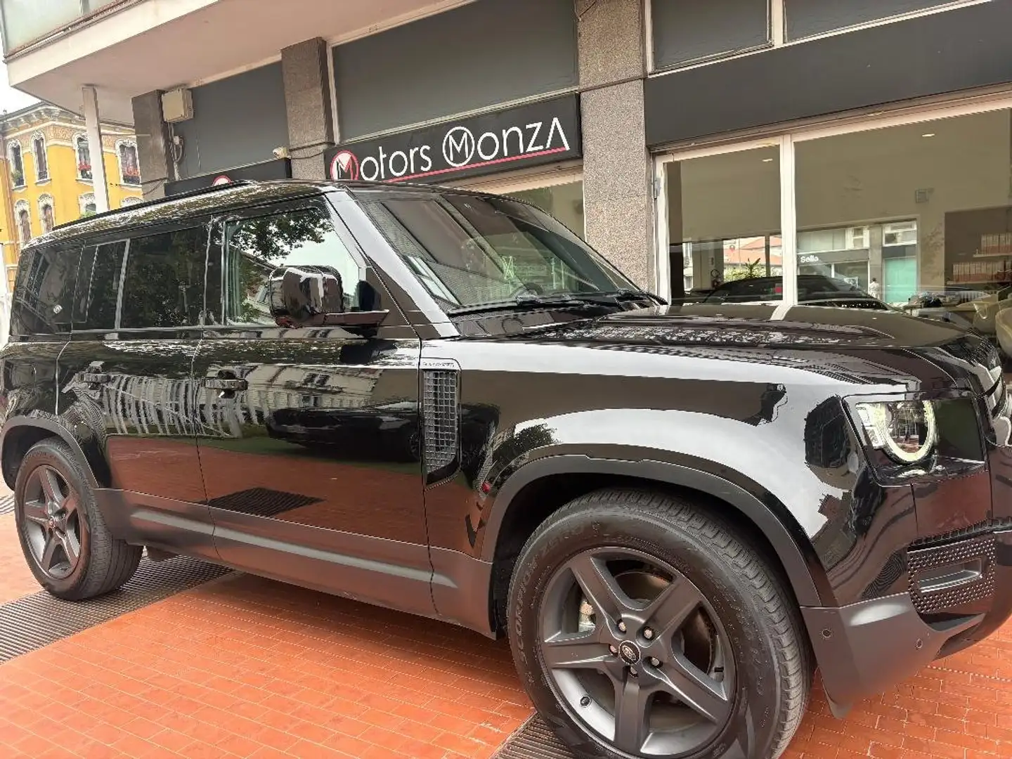 Land Rover Defender 110 3.0d i6 mhev awd -Hse Dynamic - total black Nero - 1