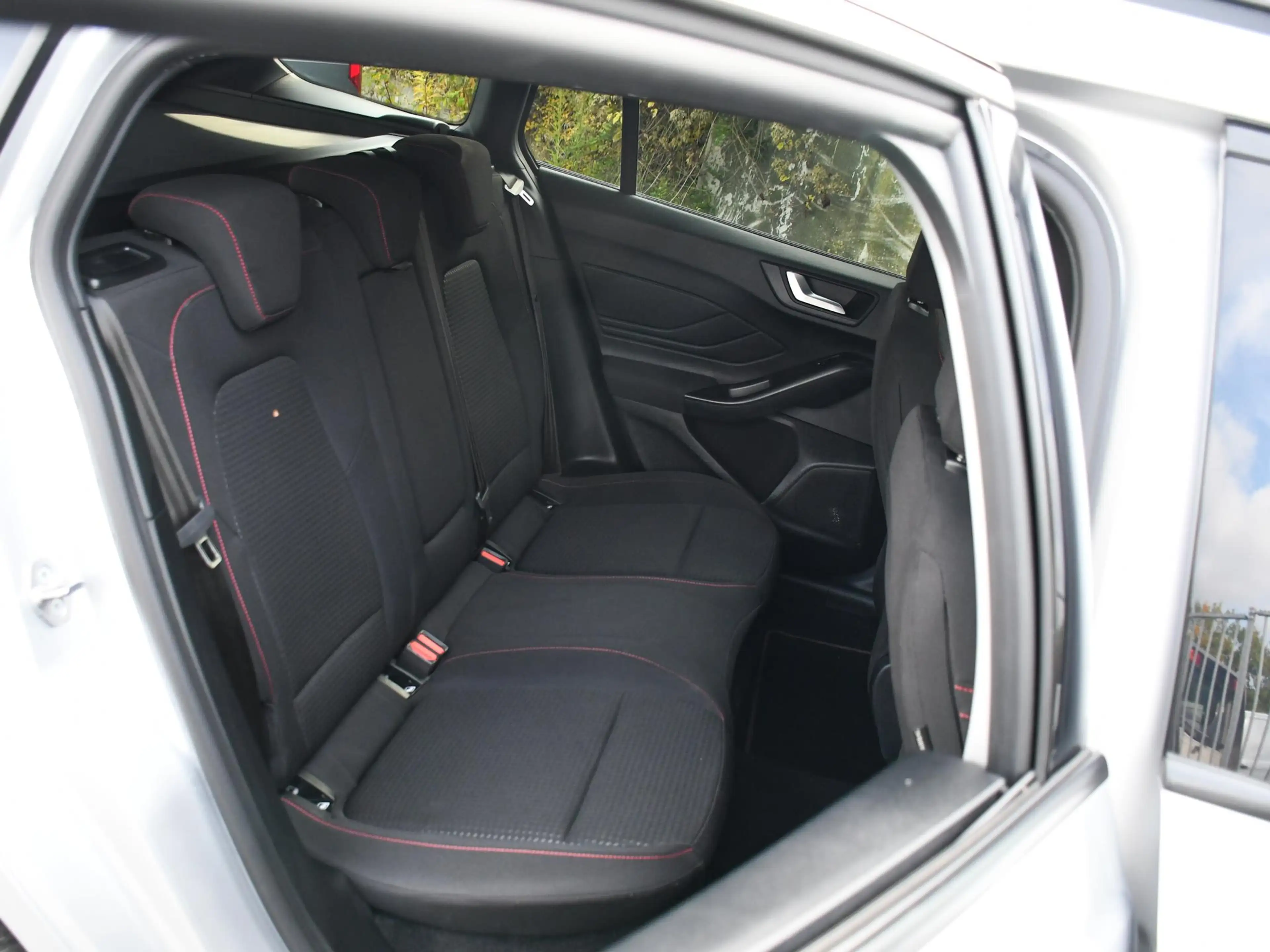 Ford Focus Wagon ST Line X 1.0 EcoBoost Hybrid 155pk Automaat — photo 14