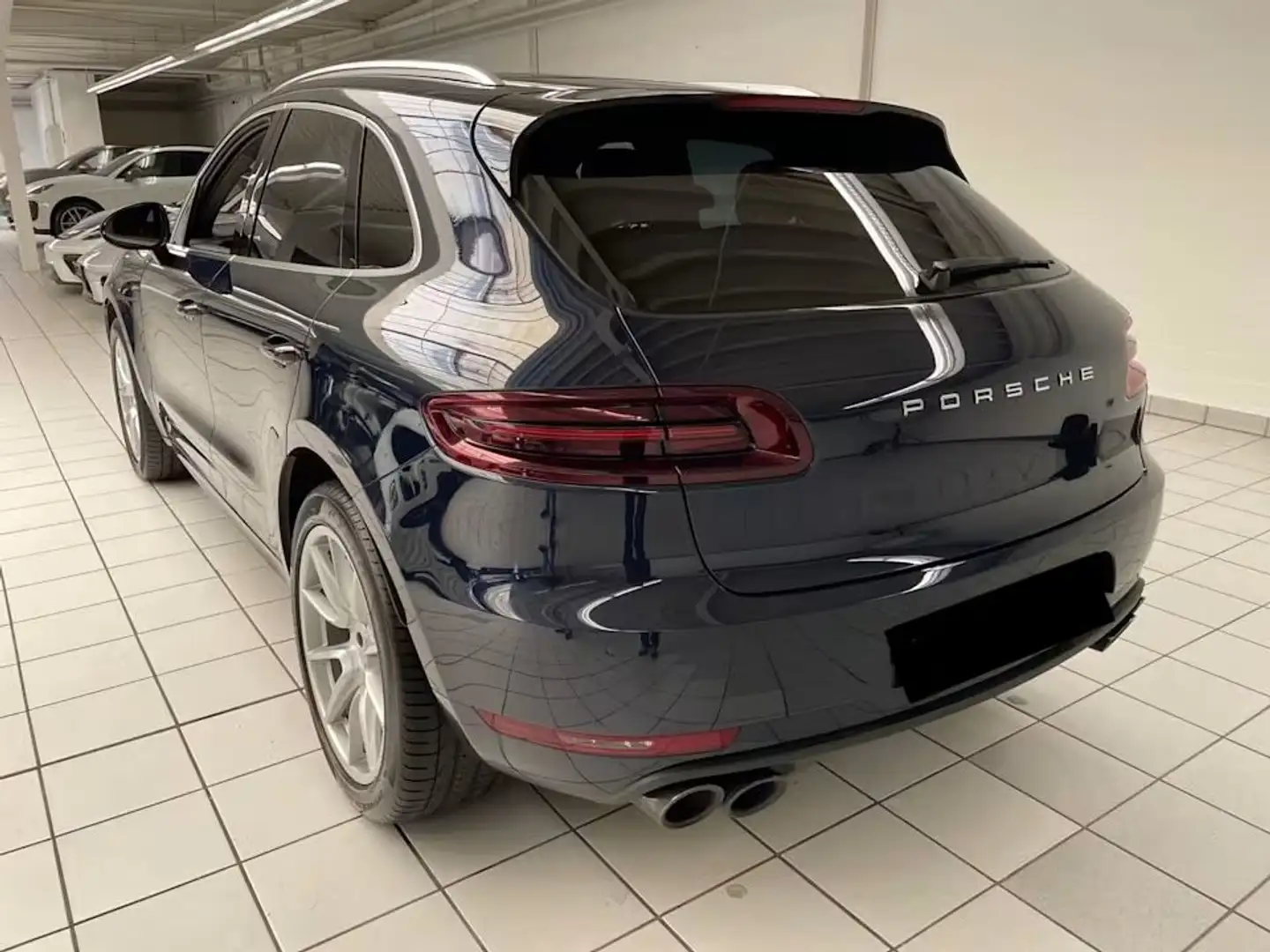 Porsche Macan Turbo mit Performance Paket Blau - 2