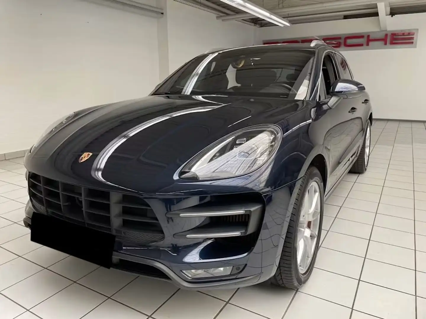 Porsche Macan Turbo mit Performance Paket Blau - 1