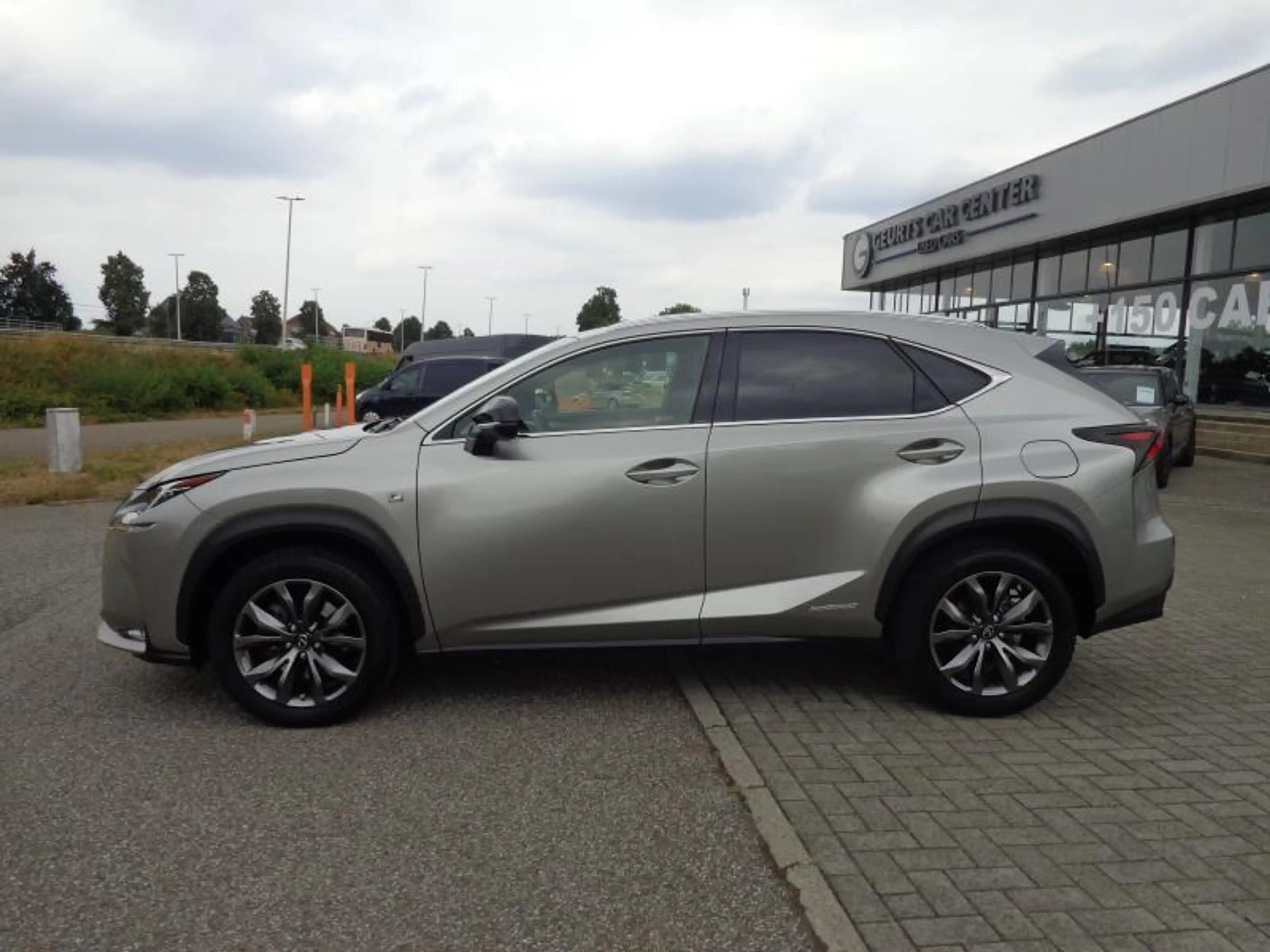 Lexus NX 300h F-Sport AWD in topstaat ! — photo 3
