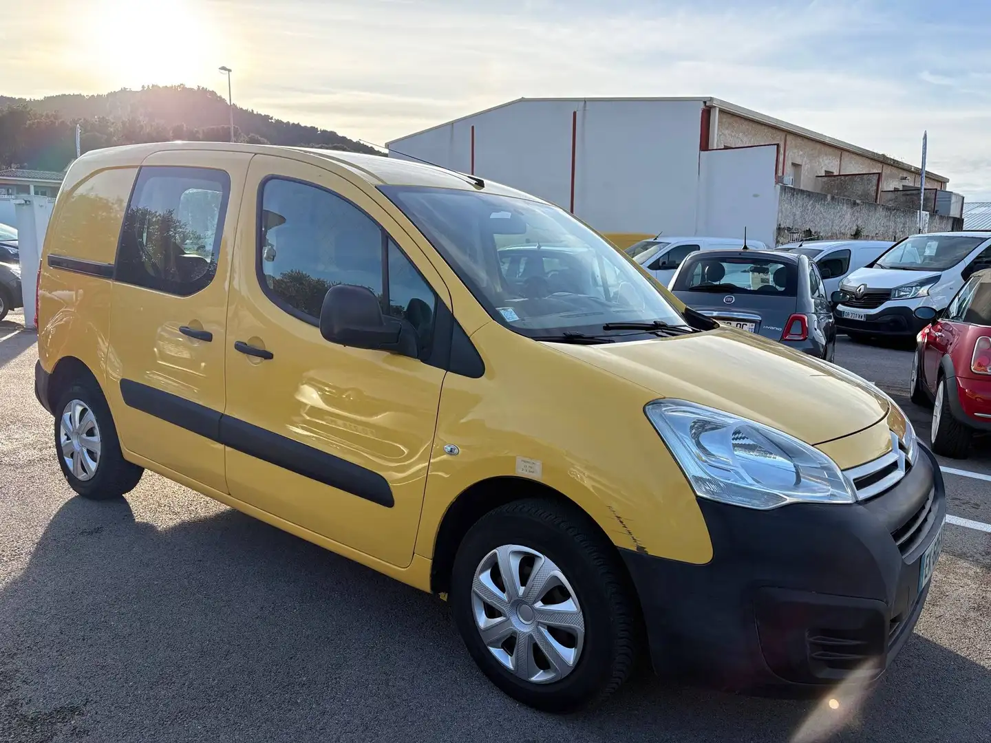 Citroen Berlingo M 1.6 BLUEHDI 75 CONFORT Jaune - 2