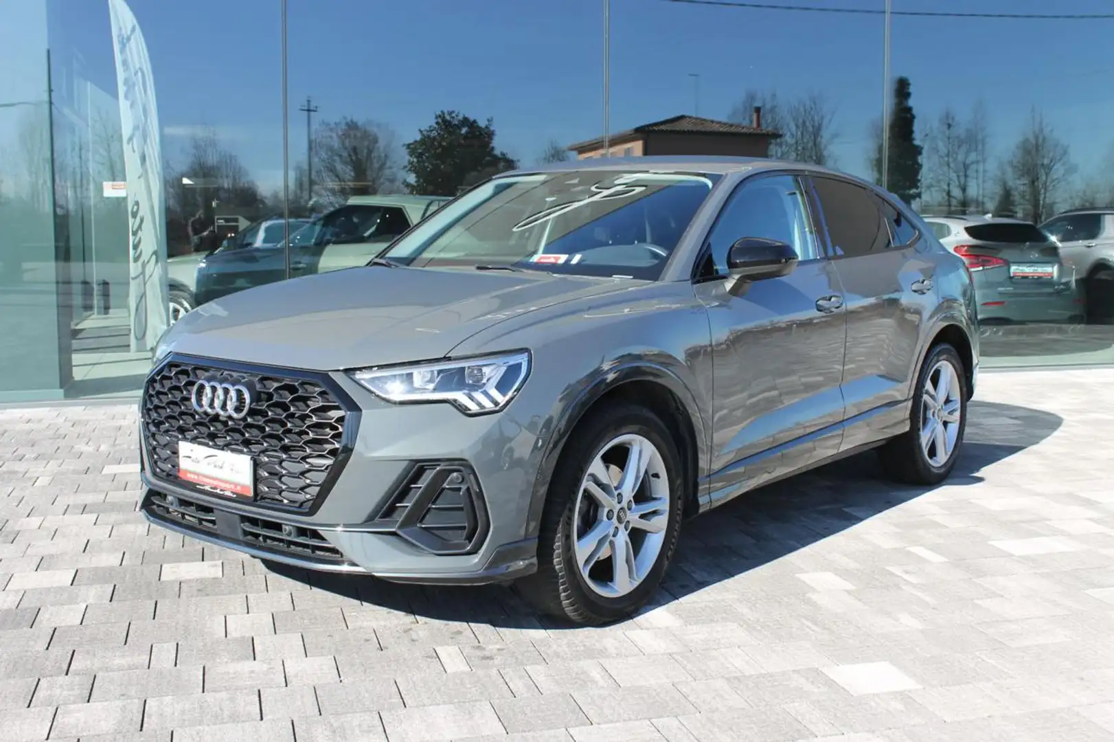 Audi Q3 SPB 35 TFSI 150cv S tronic Grau - 2