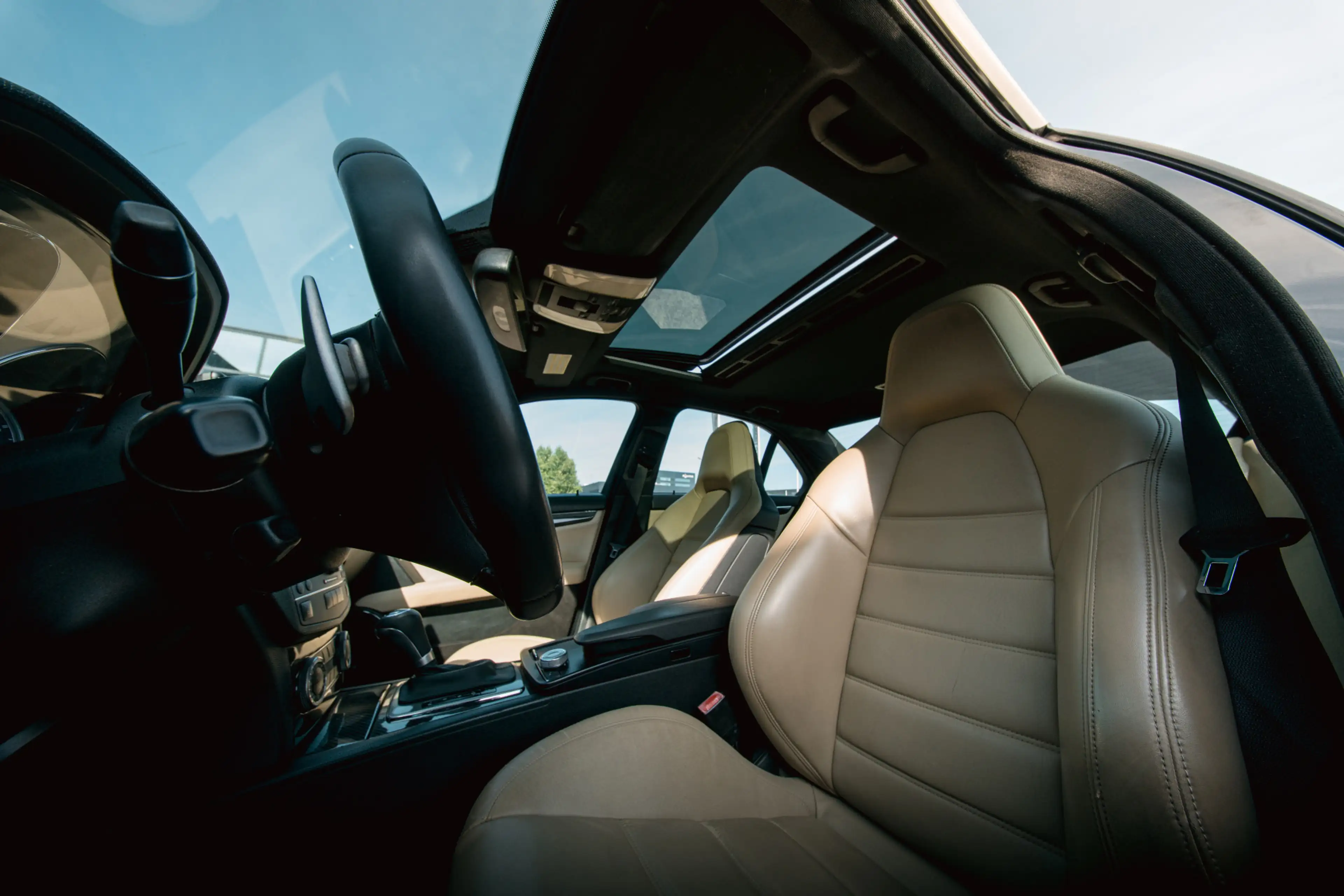 Mercedes-Benz C 63 AMG |schuifd. | Keyless-go | AMG Perf. package | Carbo — photo 9
