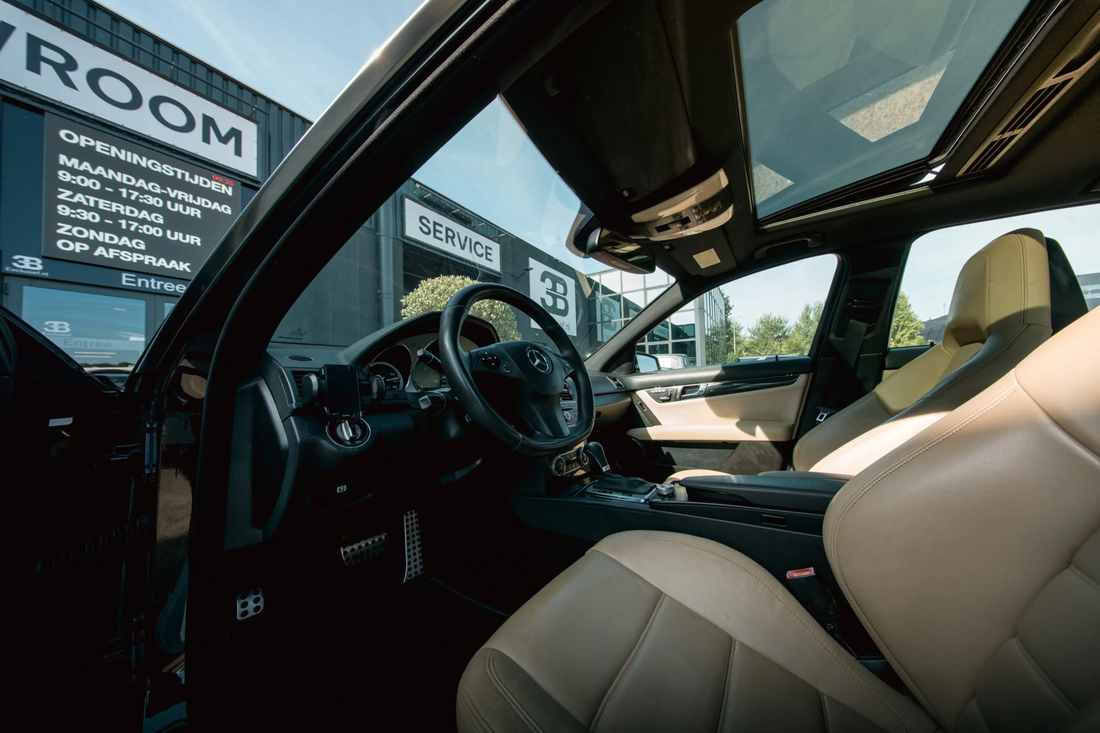 Mercedes-Benz C 63 AMG |schuifd. | Keyless-go | AMG Perf. package | Carbo — photo 3