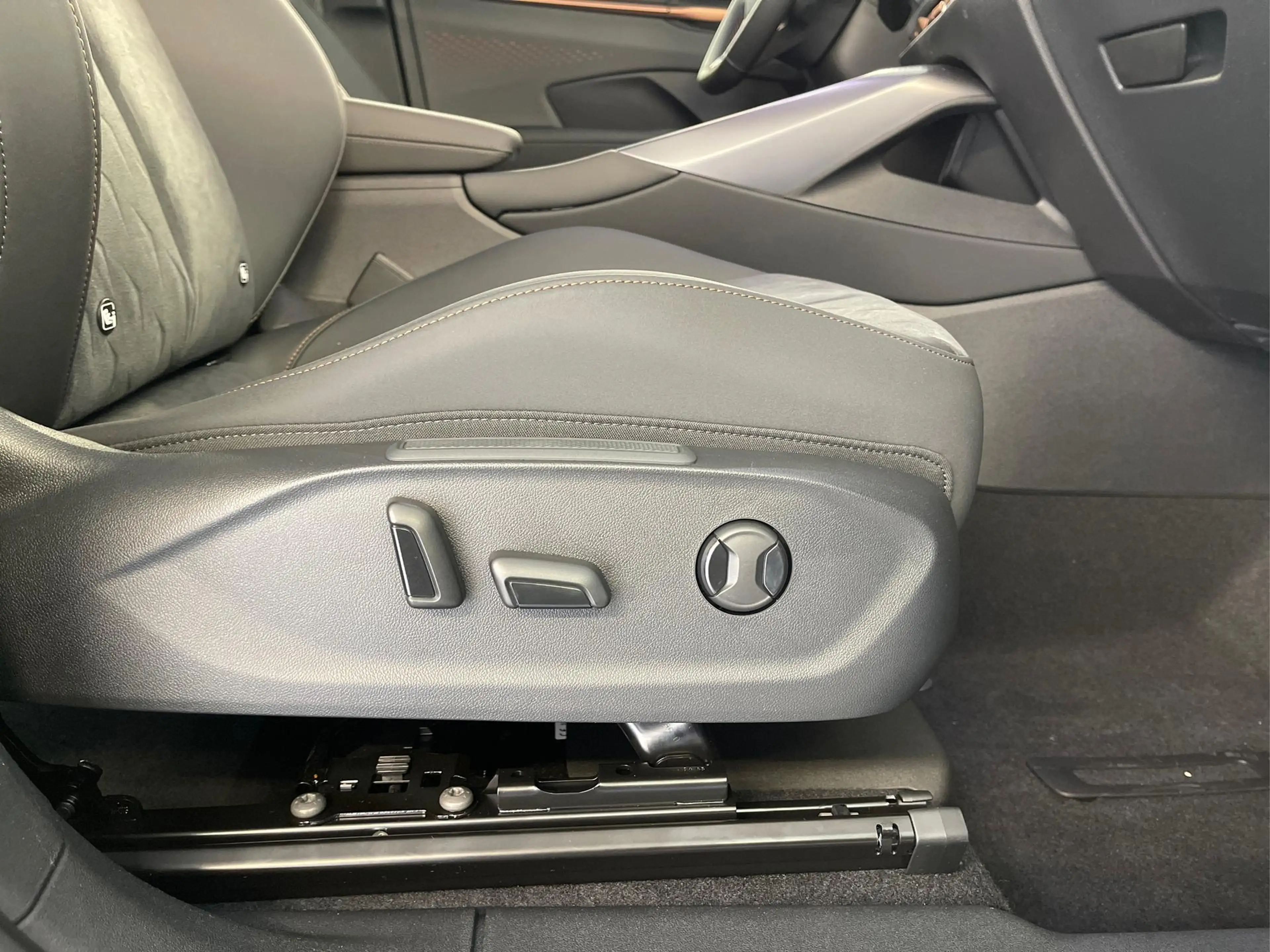 CUPRA Terramar 1.5 eTSI DSG Matrix+Kessy+AHK+HUD+Navi+Dinamica... — photo 14