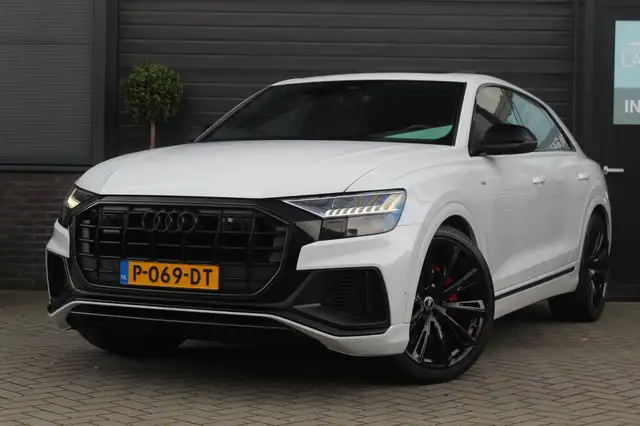 Audi Q8 60 TFSI e quattro Competition | Pano | Trekhaak |