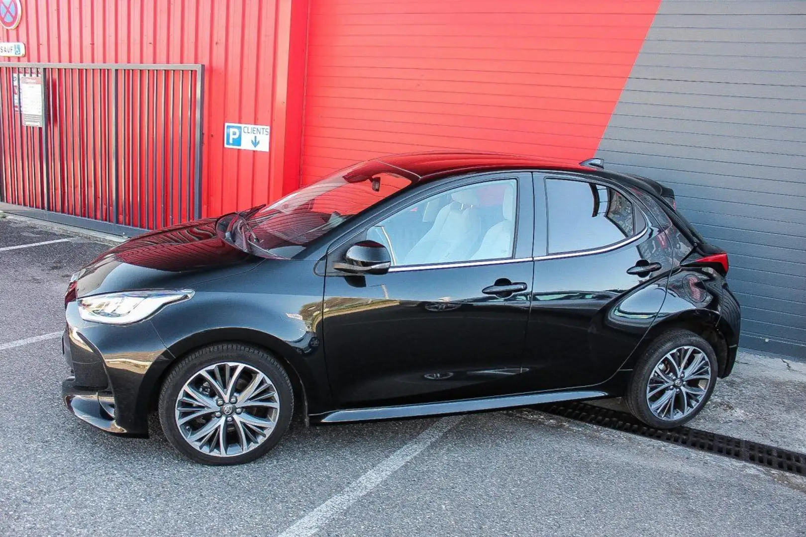 Toyota Yaris Hybrid 116h e-CVT Iconic SEMI CUIR BEIGE / TETE HA Zwart - 2