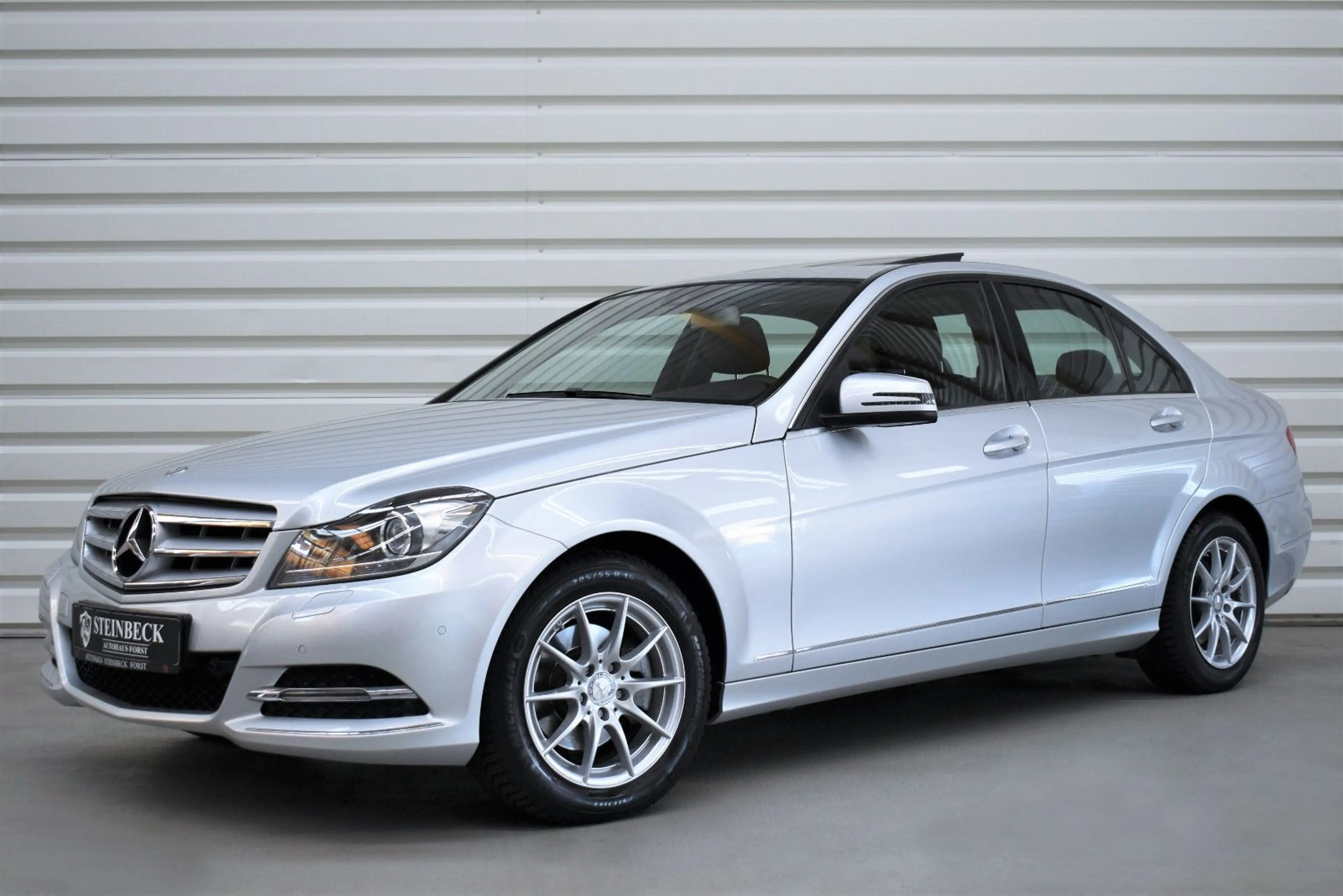 Mercedes-Benz C 200 CGI Avantgarde+Autom.+Bi-Xenon+Schiebedach — photo 3