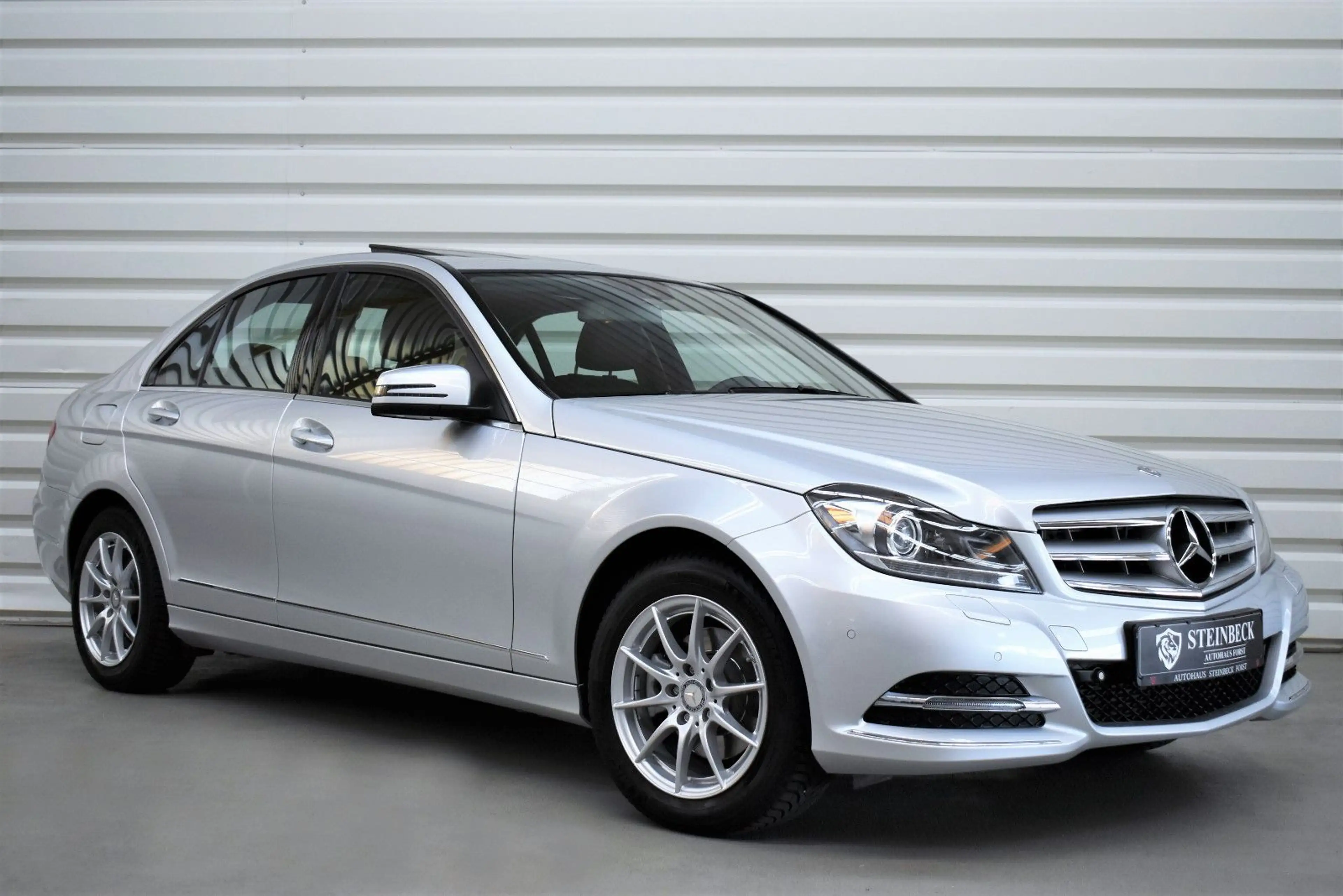 Mercedes-Benz C 200 CGI Avantgarde+Autom.+Bi-Xenon+Schiebedach
