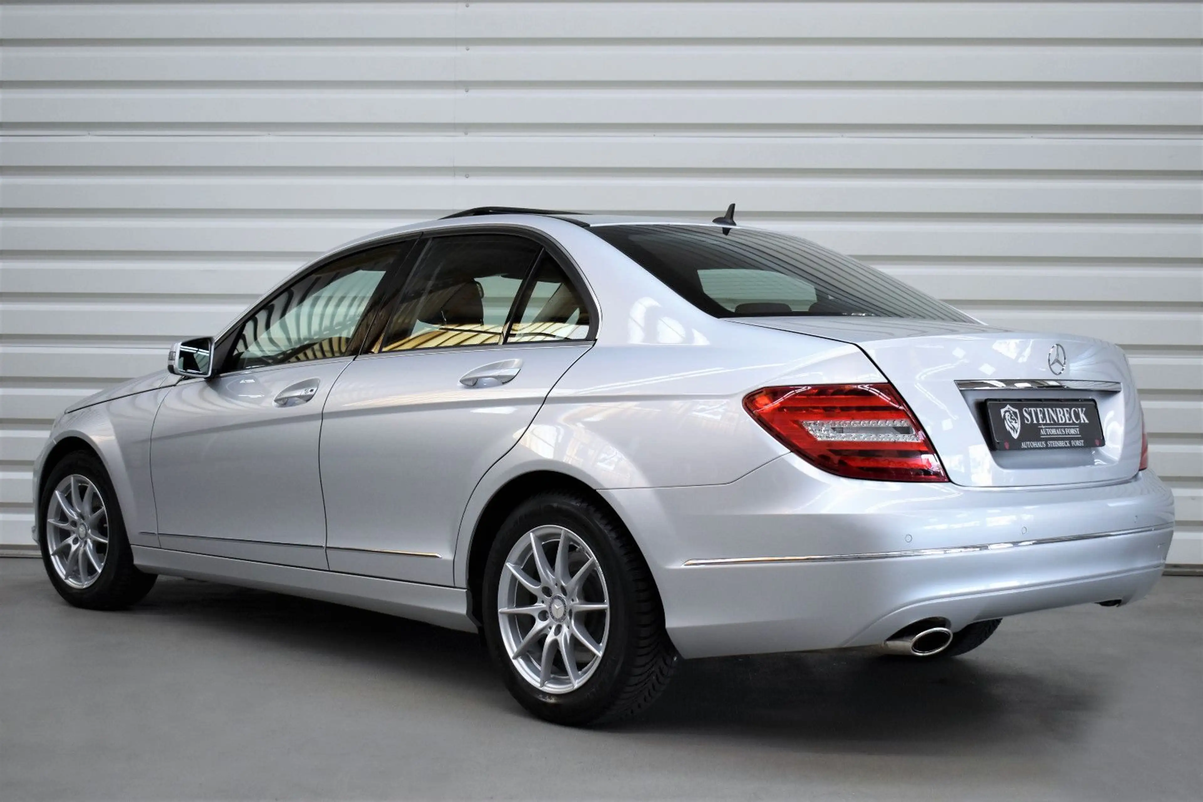 Mercedes-Benz C 200 CGI Avantgarde+Autom.+Bi-Xenon+Schiebedach — photo 2