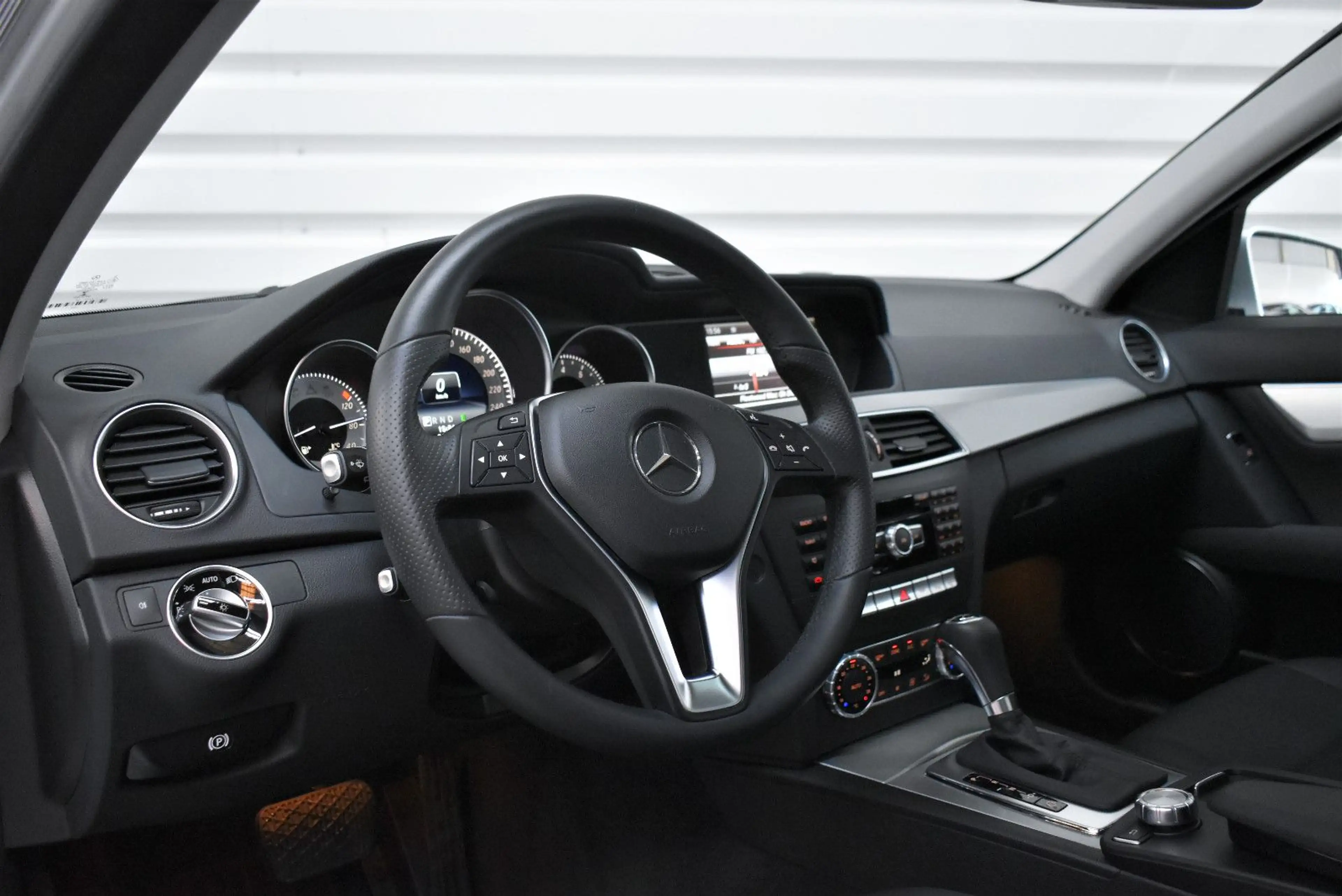 Mercedes-Benz C 200 CGI Avantgarde+Autom.+Bi-Xenon+Schiebedach — photo 7