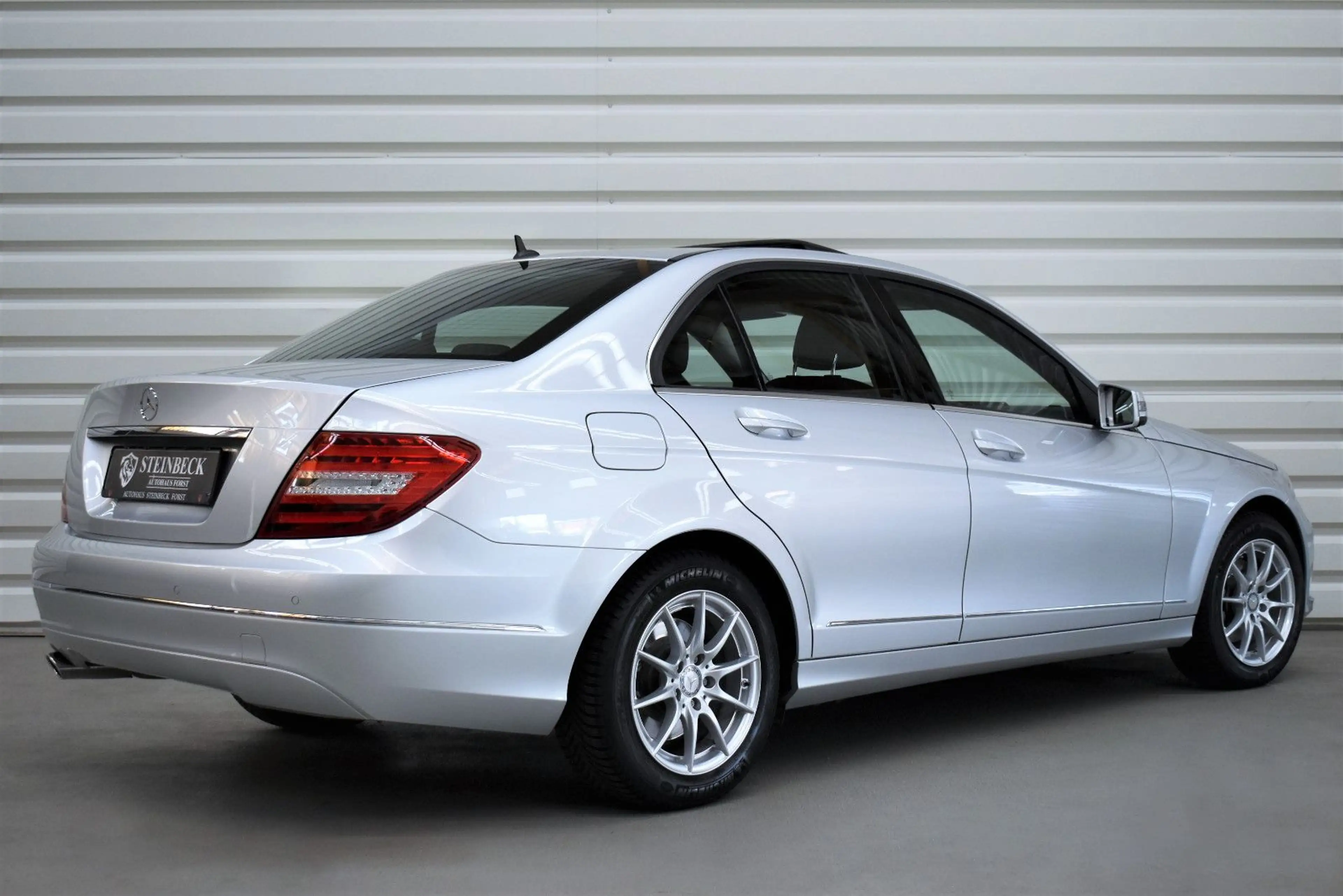 Mercedes-Benz C 200 CGI Avantgarde+Autom.+Bi-Xenon+Schiebedach — photo 4