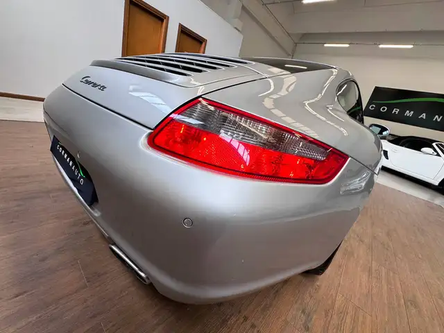 Porsche 911 view 17