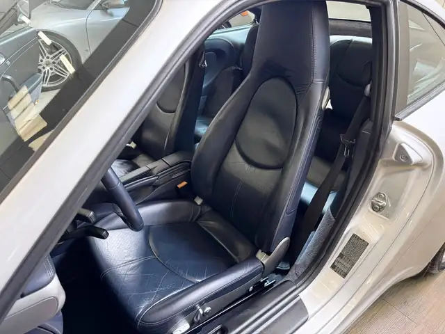 Porsche 911 view 8