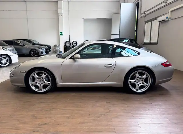 Porsche 911 view 2