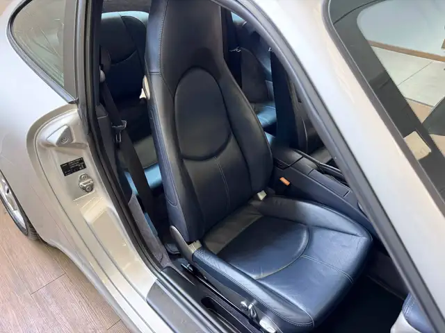 Porsche 911 view 12