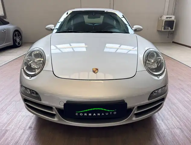 Porsche 911 view 7
