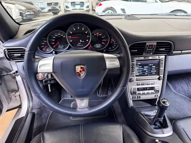 Porsche 911 view 10