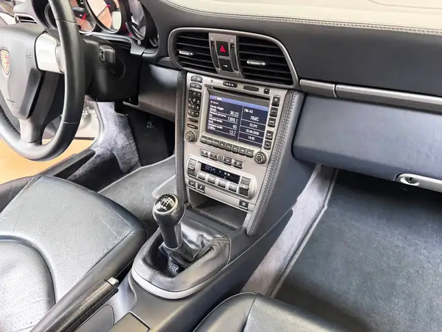 Porsche 911 view 14