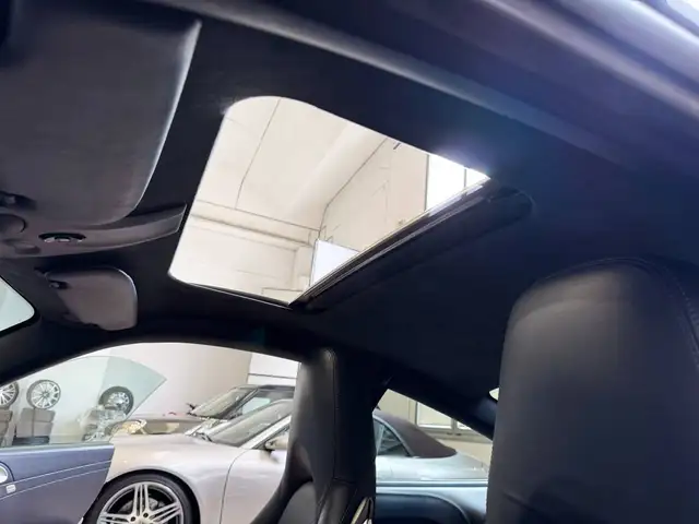 Porsche 911 view 11