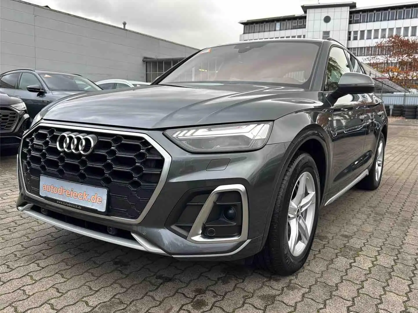 Audi Q5 50 TFSIe S line ACC AIR AHK HuD PANO B&O VC Grijs - 1