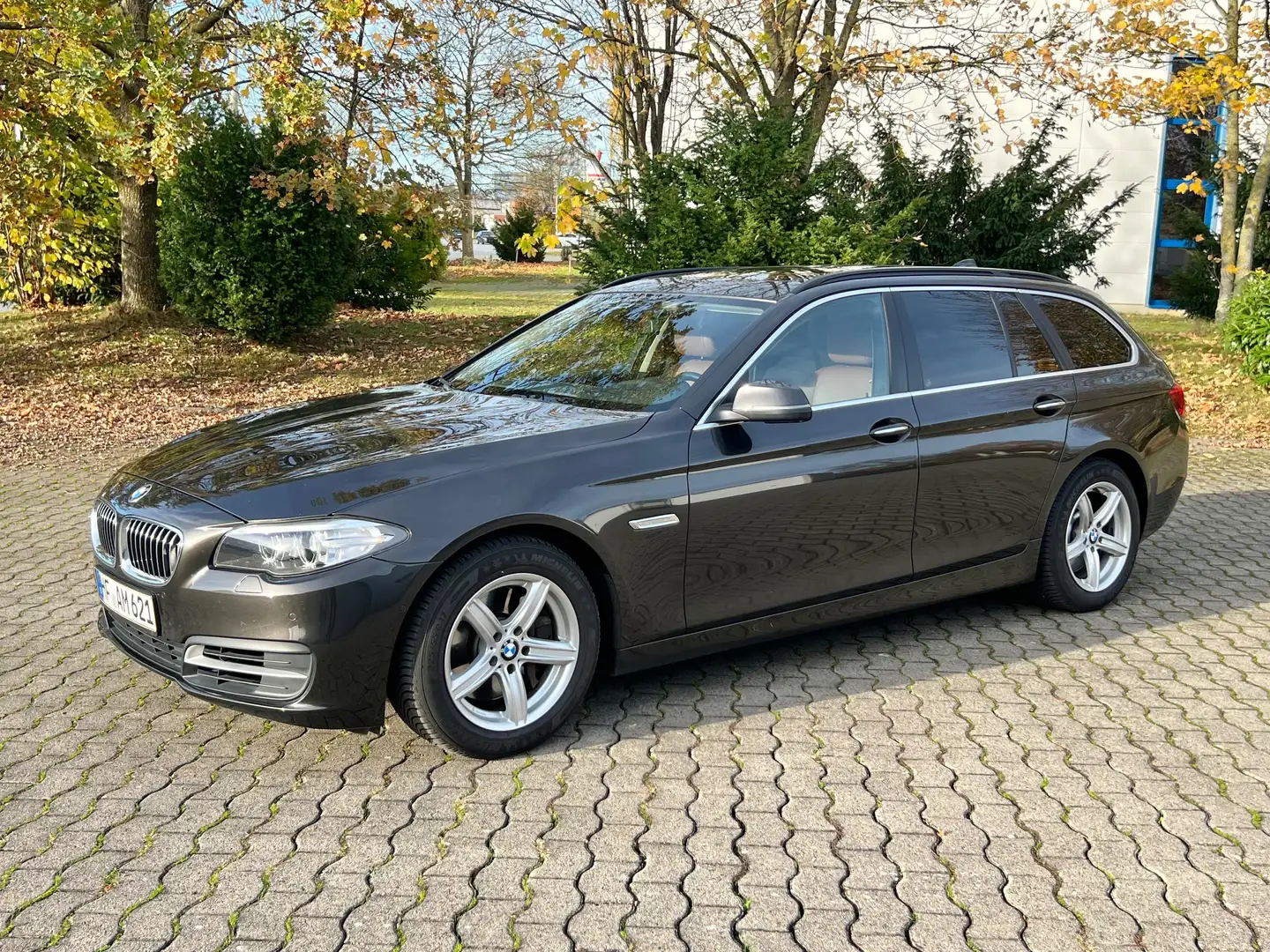 BMW 530 530d Touring Aut. Braun - 1
