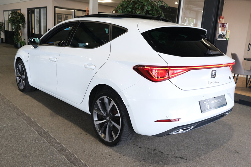 SEAT Leon 1.4 TSI eHybrid FR 204PK Pano Alcantara Cam Led AC — photo 10