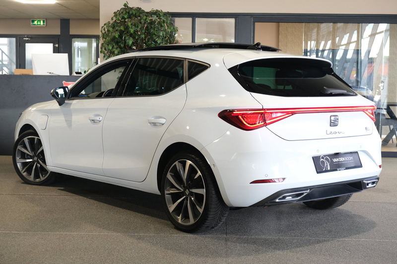 SEAT Leon 1.4 TSI eHybrid FR 204PK Pano Alcantara Cam Led AC — photo 6