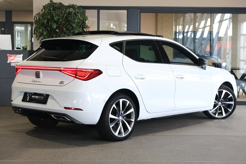 SEAT Leon 1.4 TSI eHybrid FR 204PK Pano Alcantara Cam Led AC — photo 2