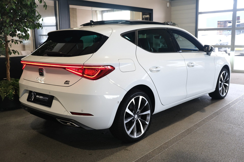 SEAT Leon 1.4 TSI eHybrid FR 204PK Pano Alcantara Cam Led AC — photo 14