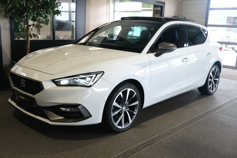 SEAT Leon 1.4 TSI eHybrid FR 204PK Pano Alcantara Cam Led AC — photo 13