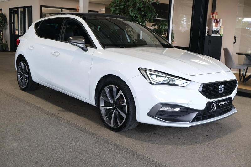 SEAT Leon 1.4 TSI eHybrid FR 204PK Pano Alcantara Cam Led AC — photo 9