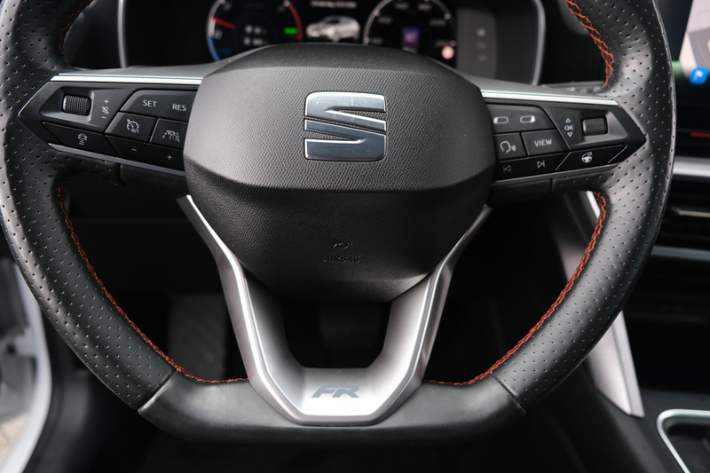 SEAT Leon 1.4 TSI eHybrid FR 204PK Pano Alcantara Cam Led AC — photo 8
