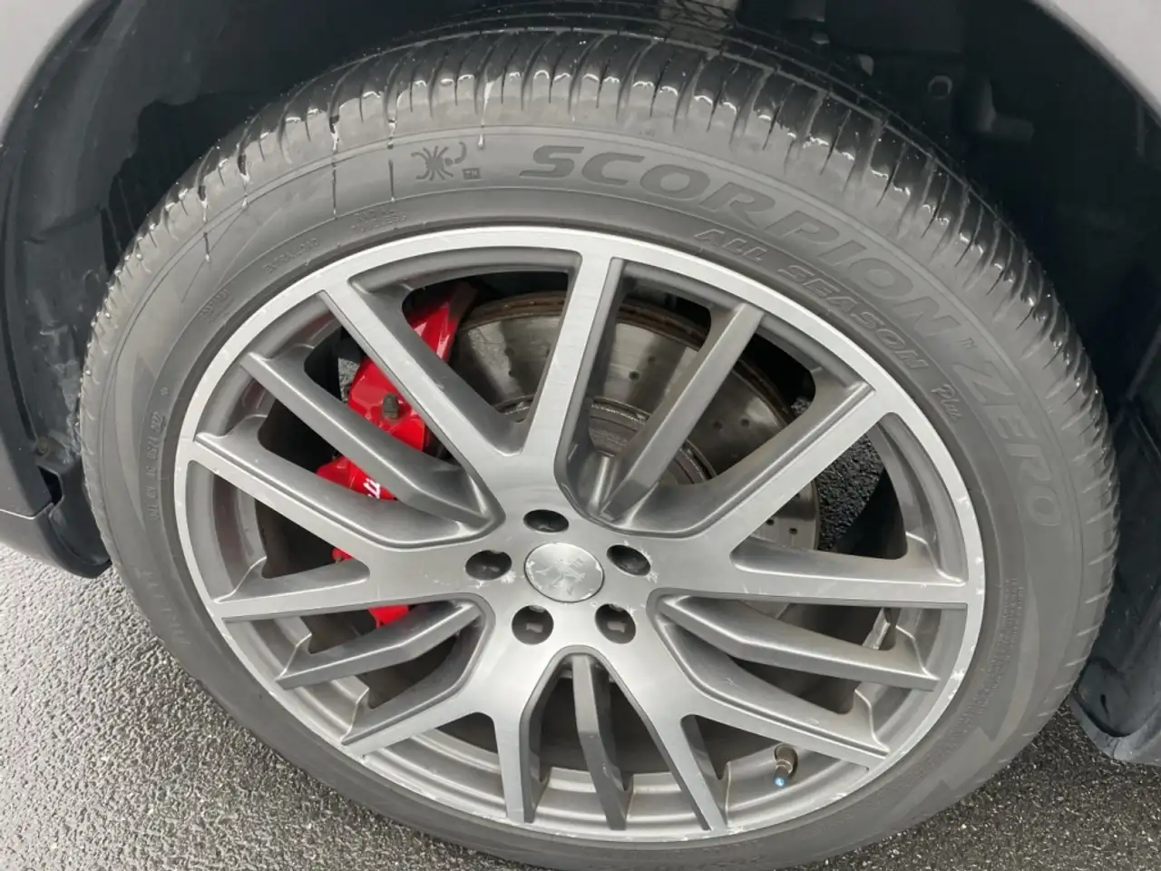 Maserati Levante снимка Maserati Levante