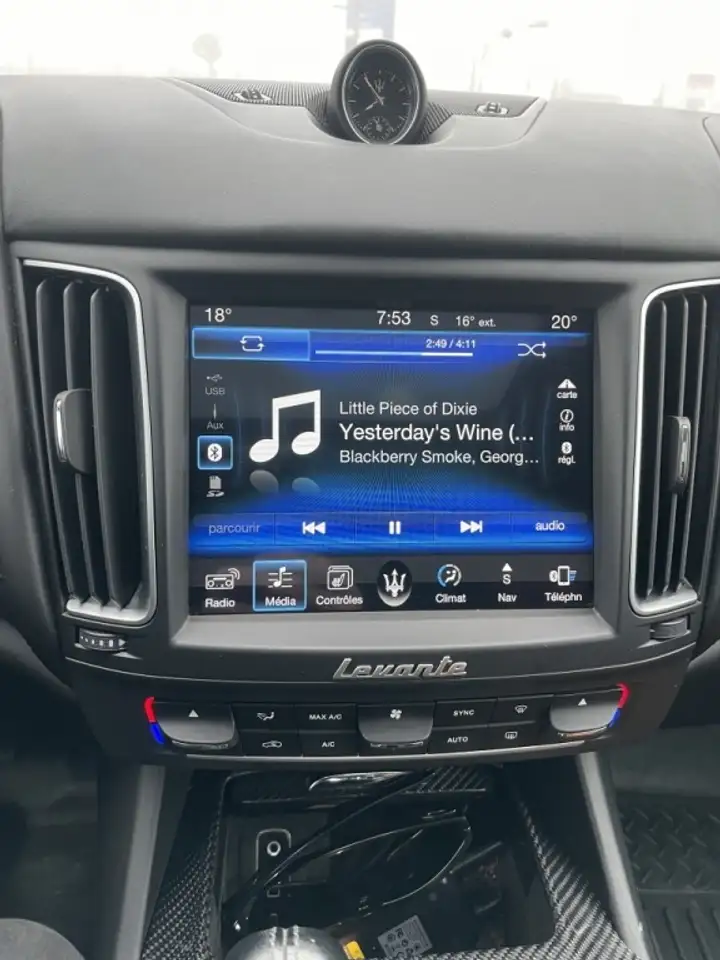 Maserati Levante снимка Maserati Levante