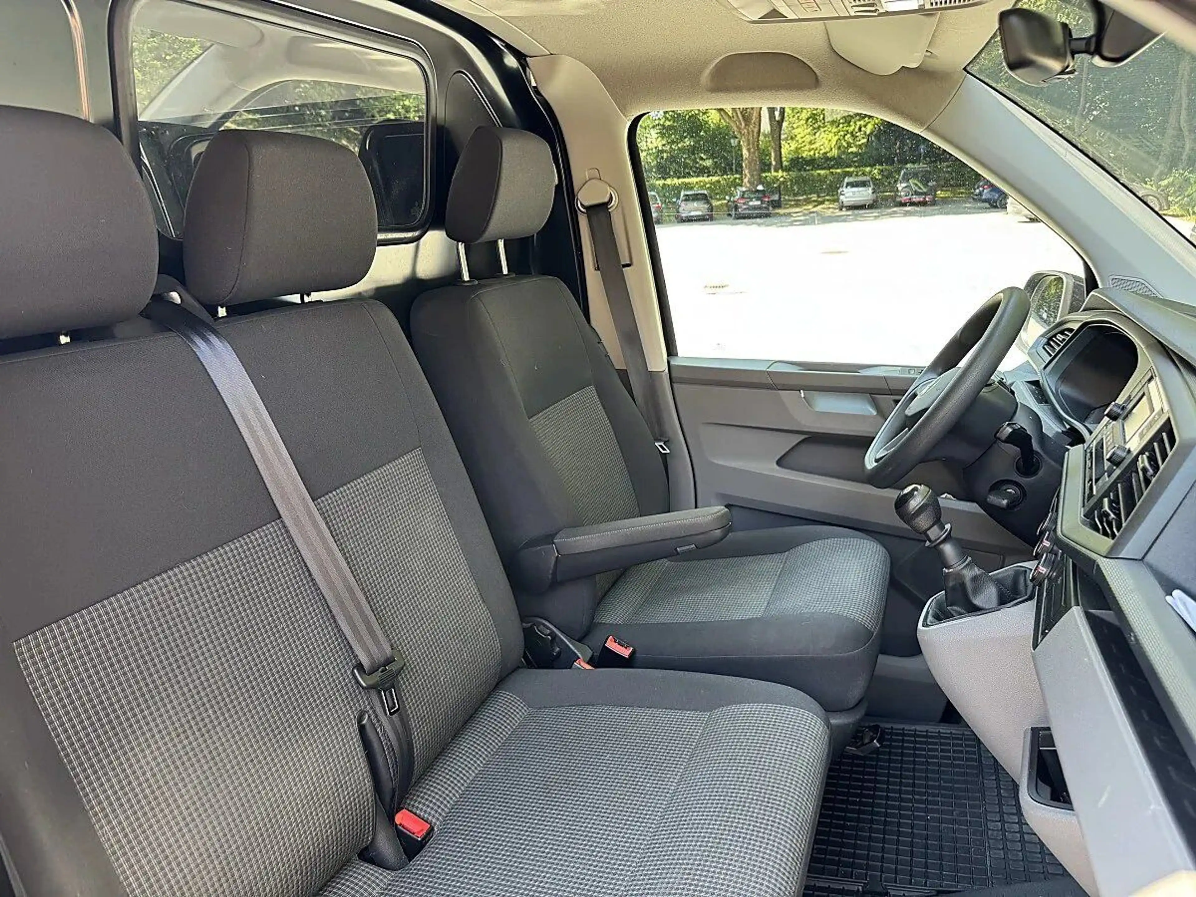 Volkswagen T6.1 Transporter 2.0 TDI Kasten / 5 Jahre oder 150.000 km Garantie — photo 14