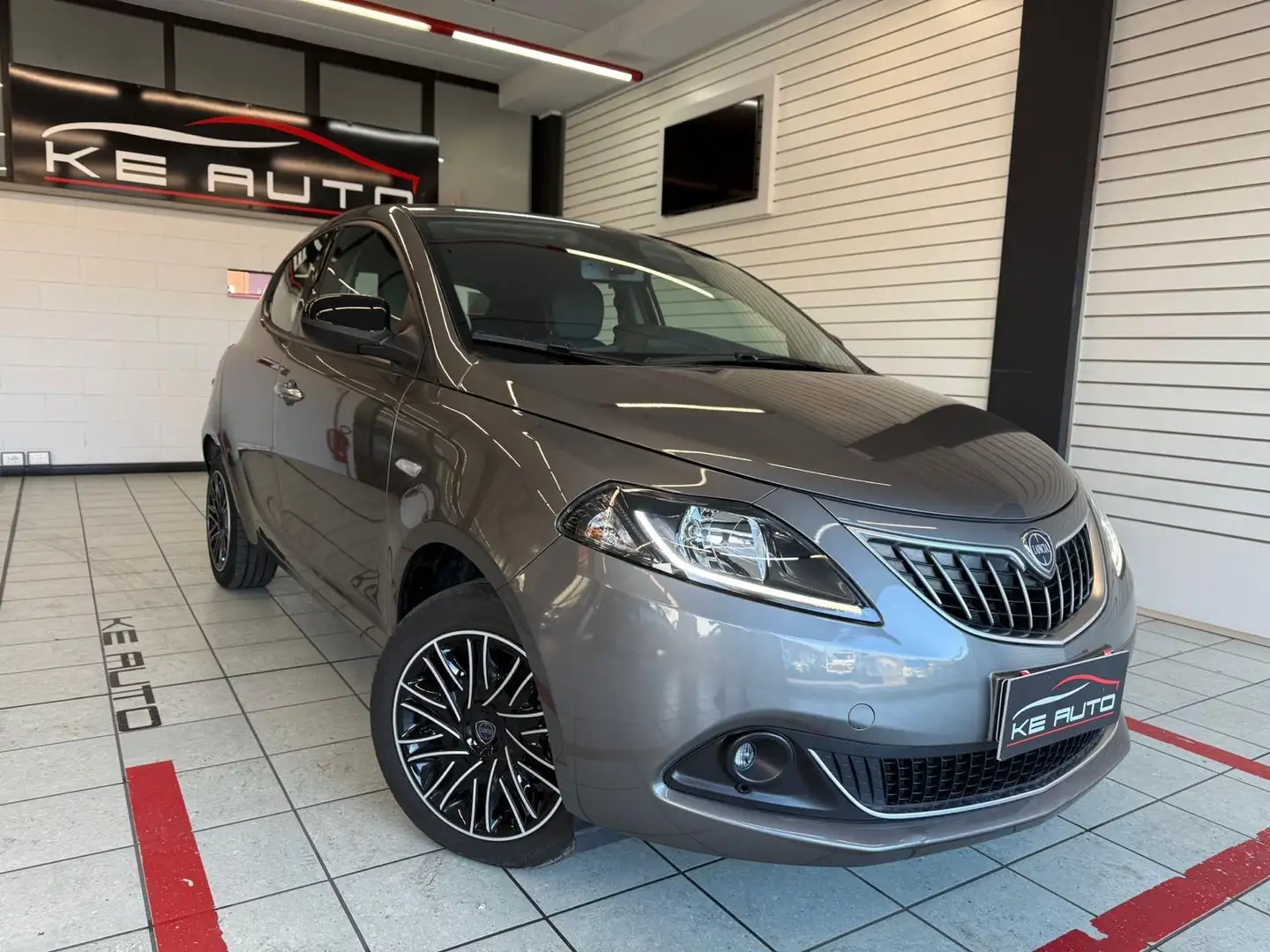 Lancia Ypsilon 1.0 firefly hybrid Silver s Gris - 1