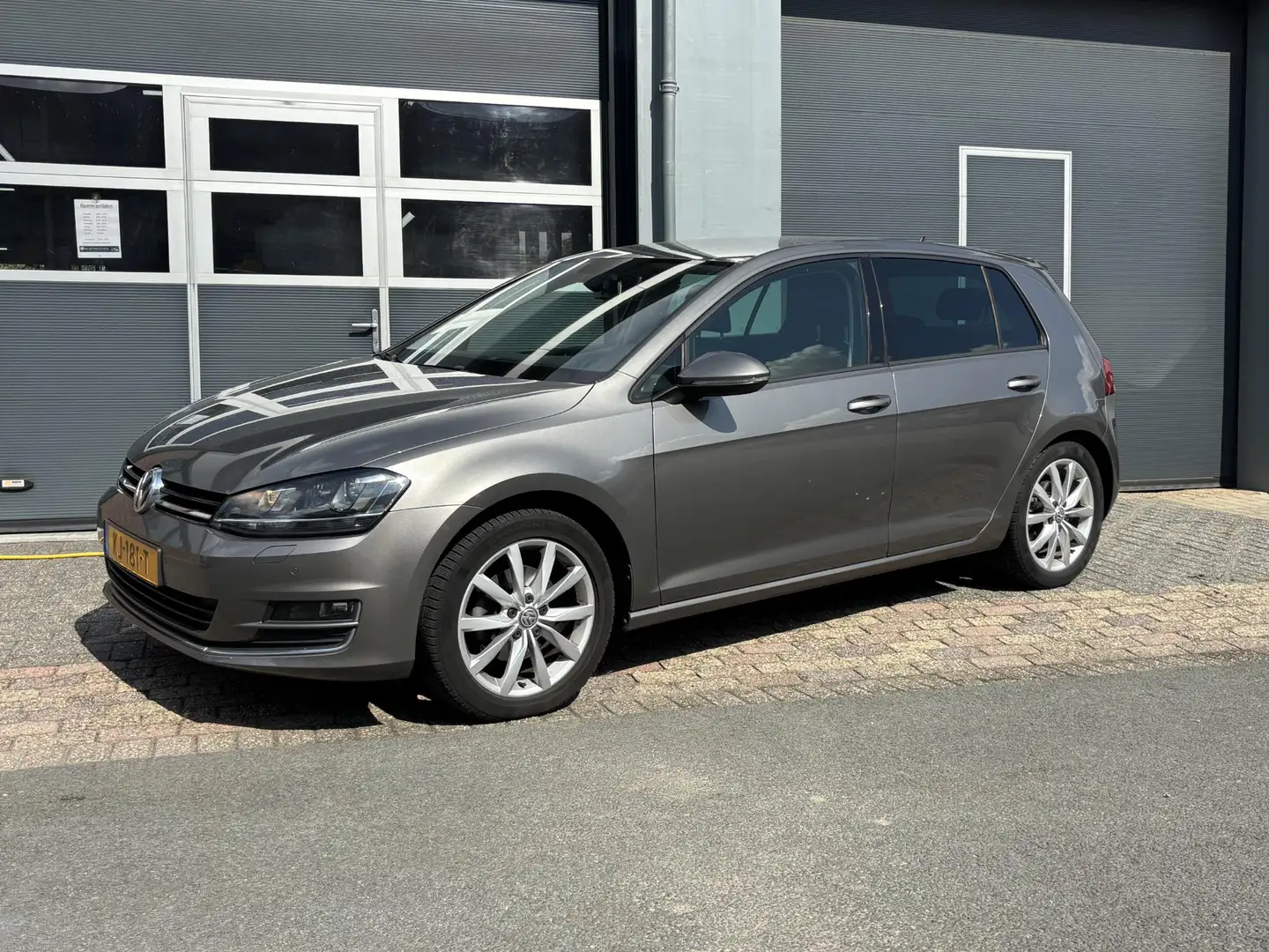 Volkswagen Golf 1.4 TSI Highline Led| Camera| PDC V+A| Sportstoel Grijs - 2