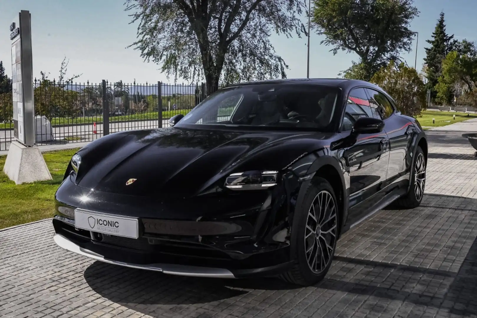 Porsche Taycan 4 Cross Turismo Negro - 2