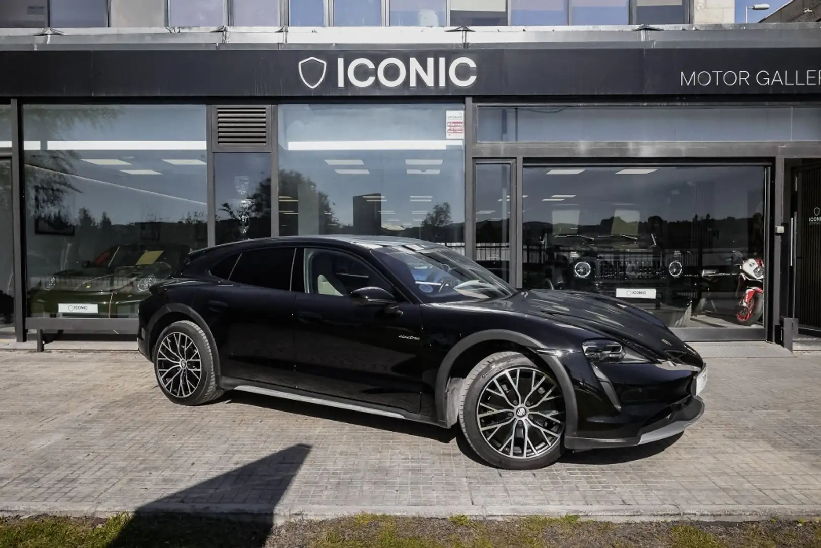 Porsche Taycan 4 Cross Turismo Negro - 1
