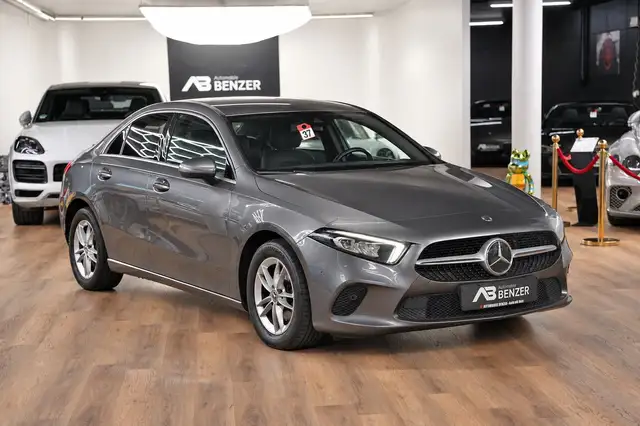 Mercedes-Benz A 180 A 180 d Limousine *LED*SHZ*Navigation*ACC*