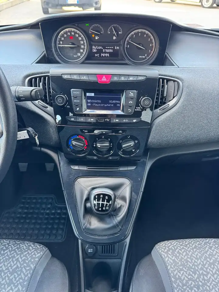Lancia Ypsilon 2022 — фото 14
