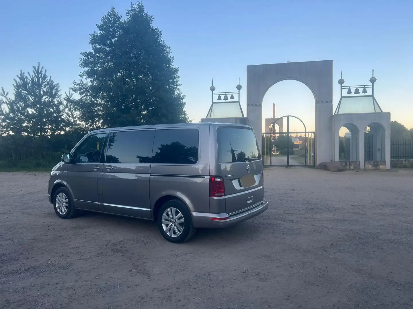 Volkswagen T6 Multivan DSG Kurz Highline Beige - 1