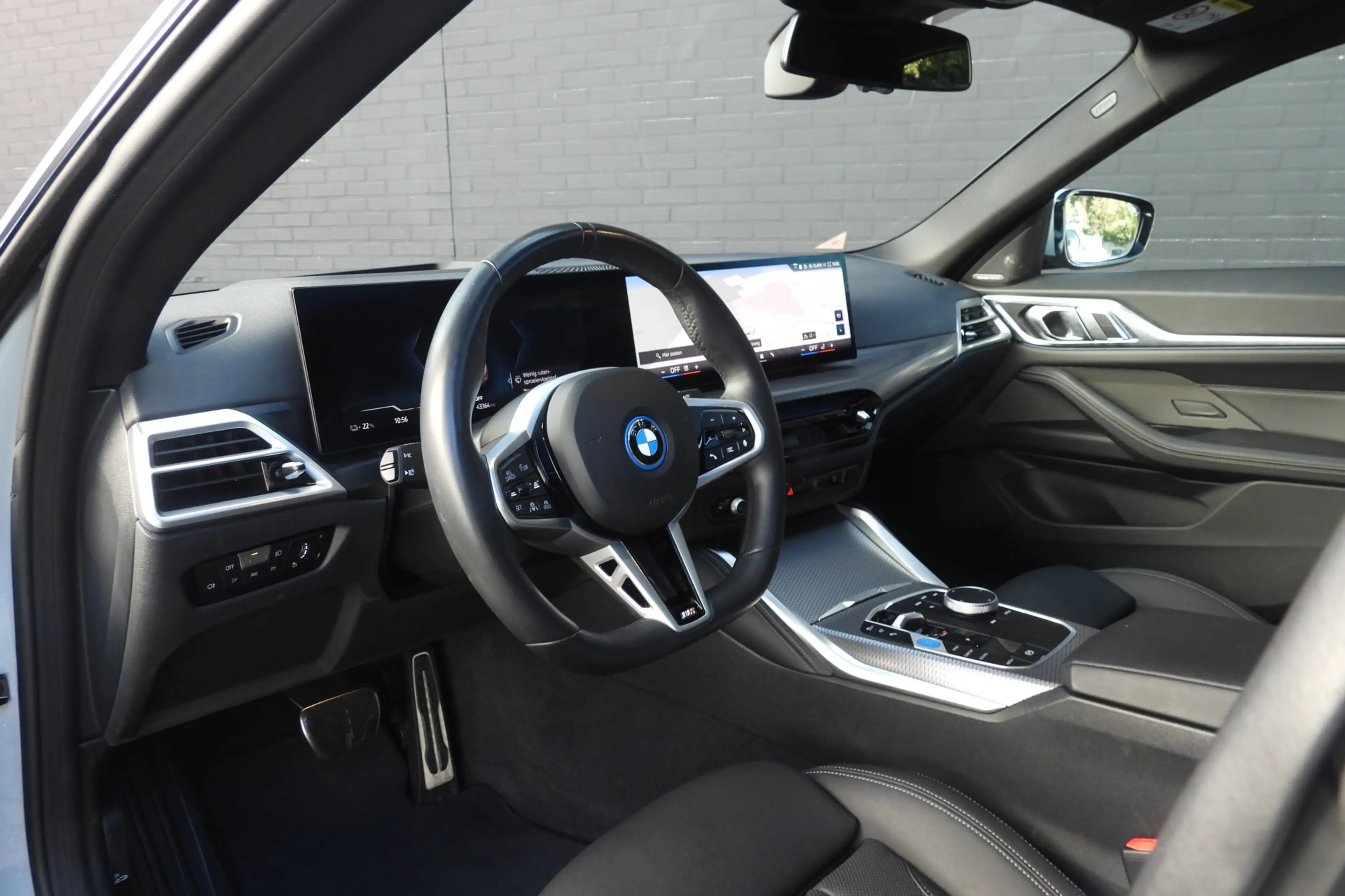 BMW i4 eDrive40 M Sport / Schuif-kanteldak / Comfort Acce — photo 11