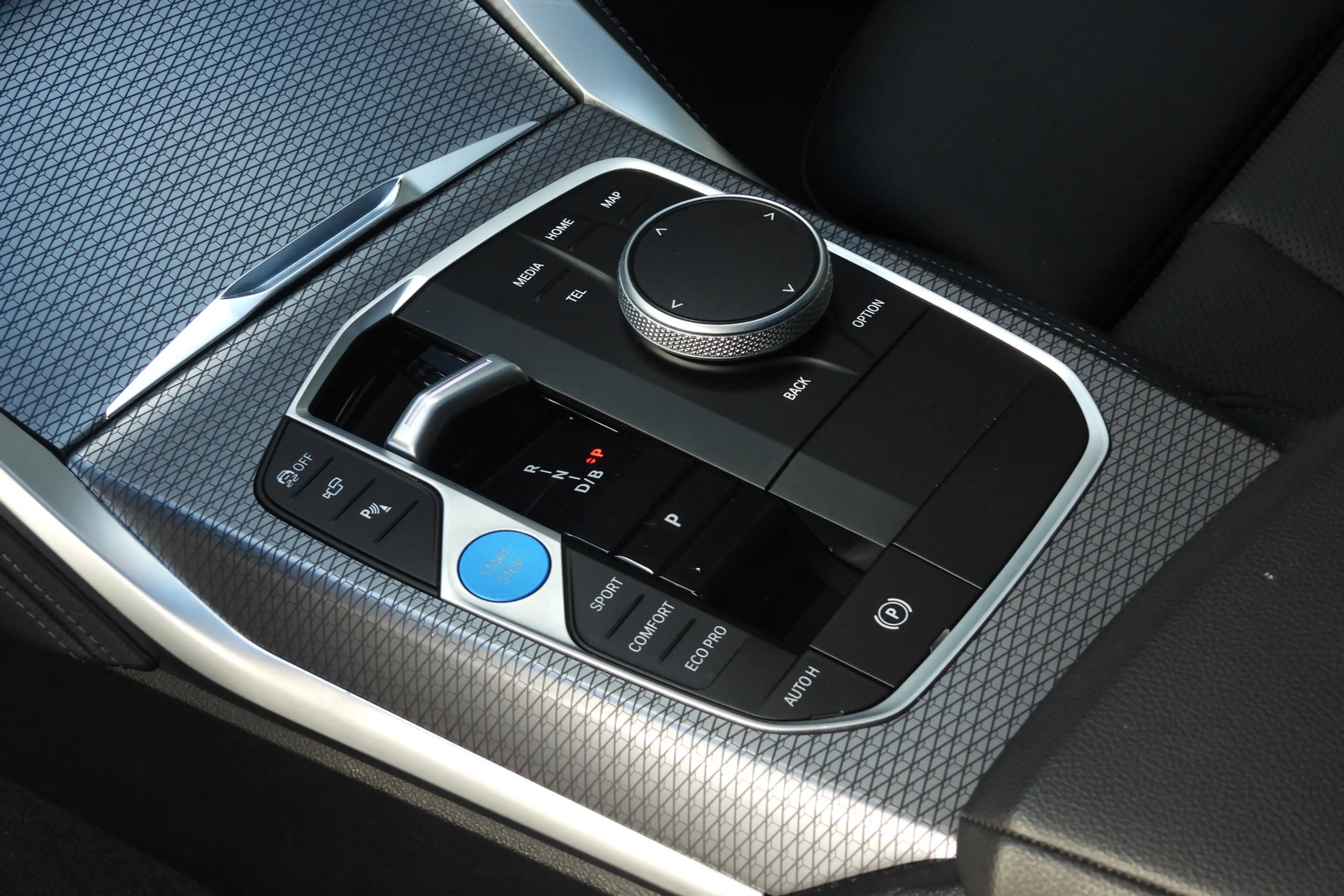 BMW i4 eDrive40 M Sport / Schuif-kanteldak / Comfort Acce — photo 12
