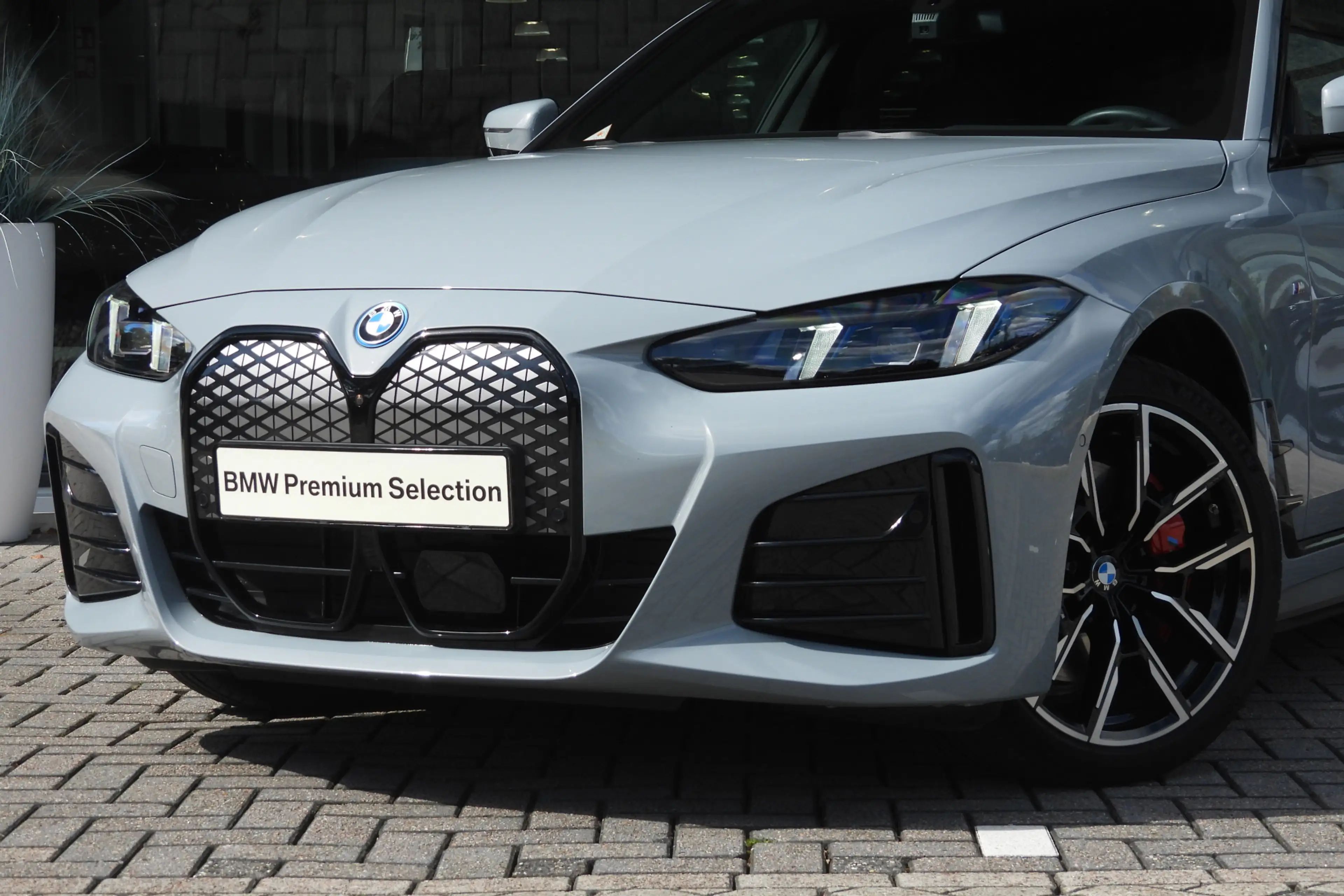 BMW i4 eDrive40 M Sport / Schuif-kanteldak / Comfort Acce — photo 6