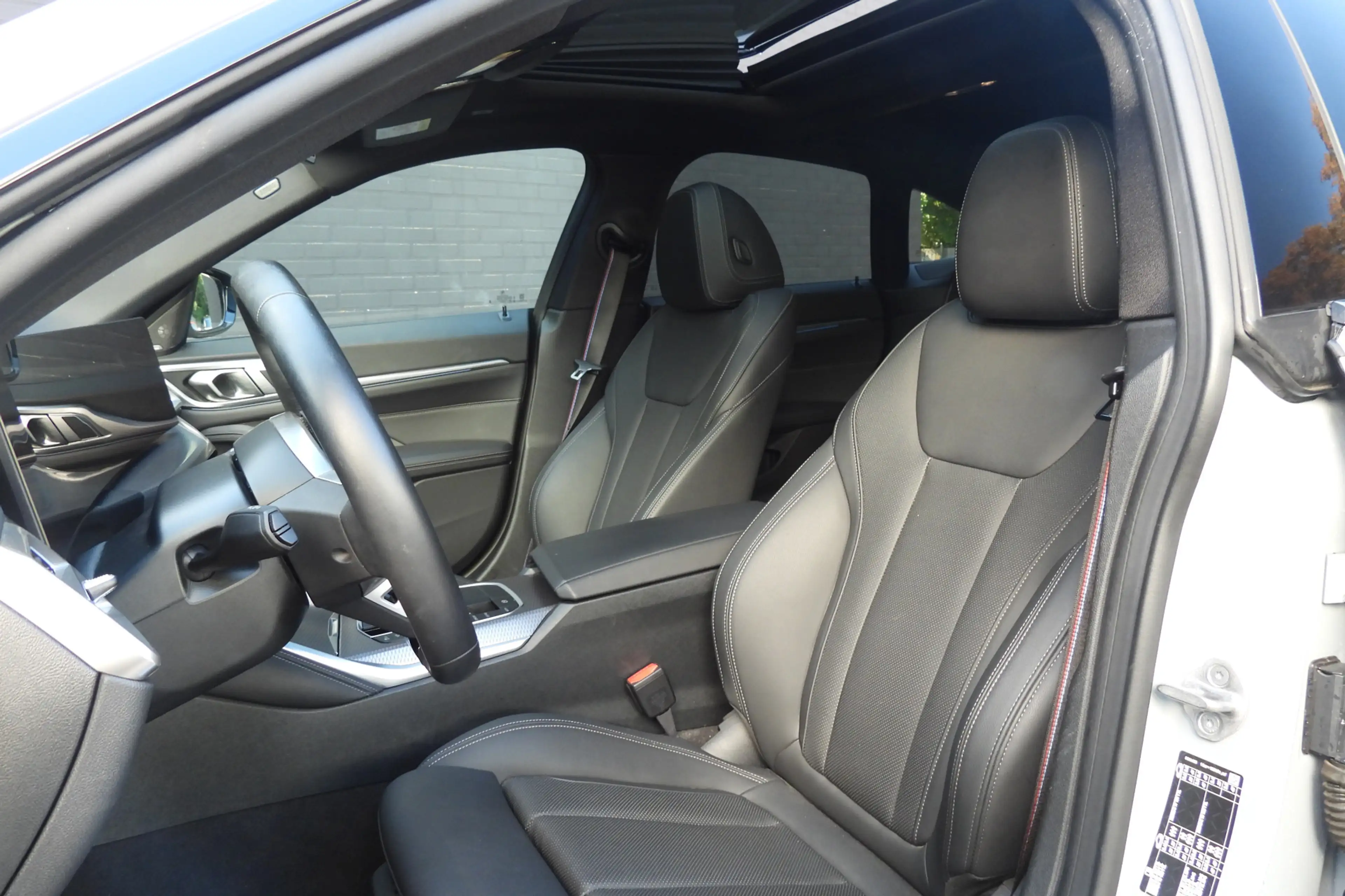 BMW i4 eDrive40 M Sport / Schuif-kanteldak / Comfort Acce — photo 14